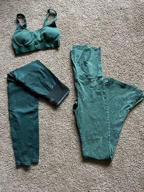 Bundle!!! PINK Victoria's Secret Green sports bra and yoga pants Bundle!!!